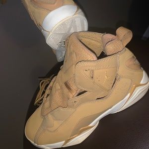 Jordan true flights khaki colorway size 7 youth